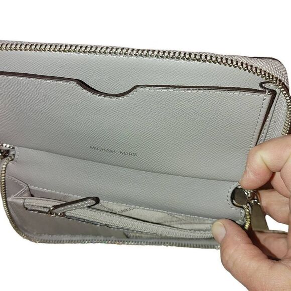 Michael Kors Women's Wallet Pearl Gray Wristlet - Picture 4 of 6